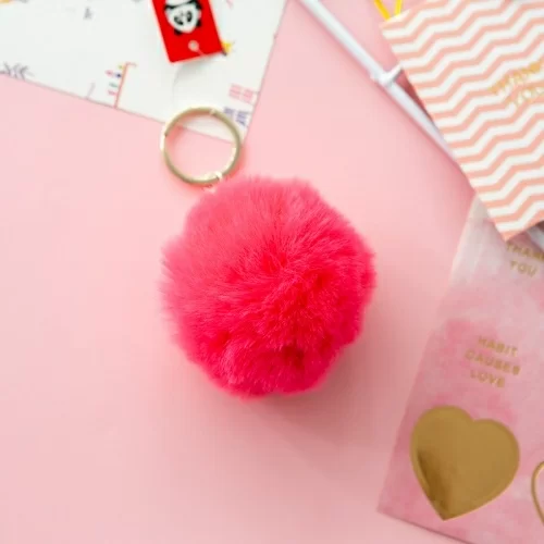 Брелок Milli Fur Ball ярко-розовый в магазине milli.com.ru